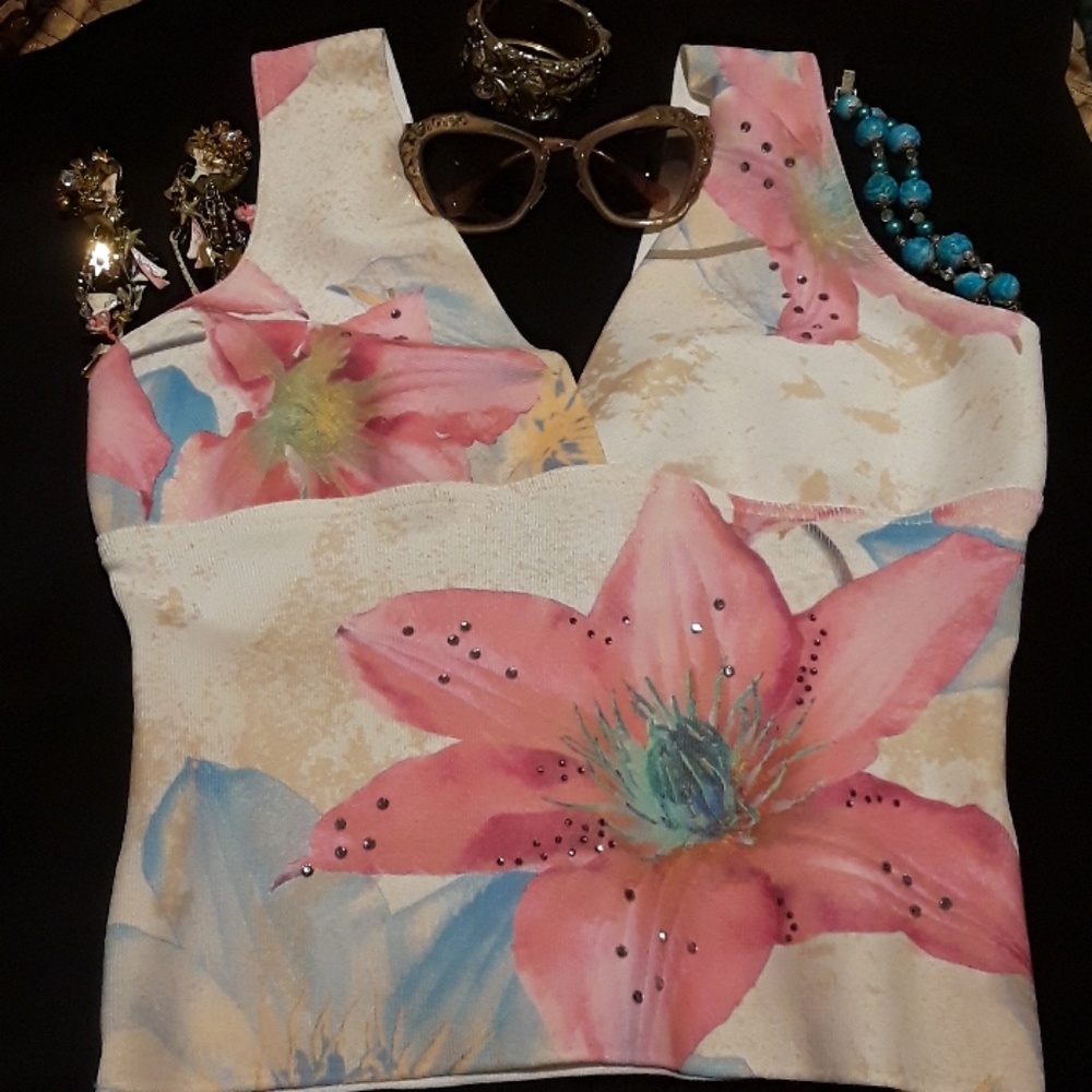 Veranique Young collection Top embellished gorgeou